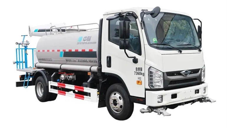 Water Tanker Truck with Spray Nozzles